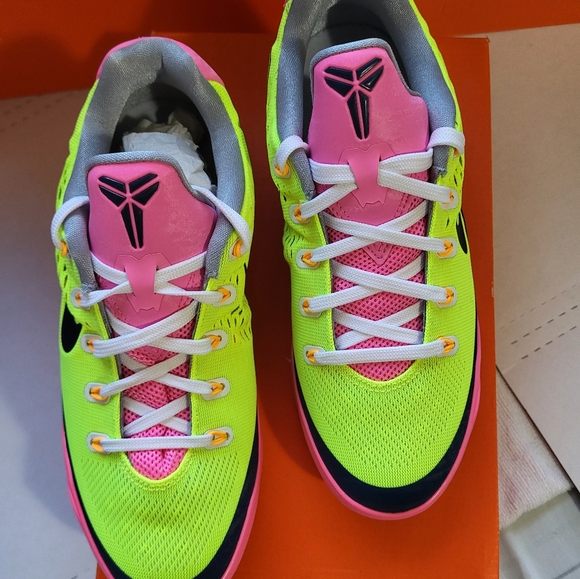 Kobe 9, Nike, EM GS, Volt, size 6y, used in original box, excellent condition - Picture 5 of 10